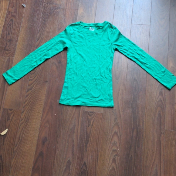 2 Old Navy red & green Long sleeve shirts - Picture 2 of 5